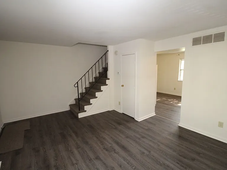 1473 Charlestown Dr — Photo 3