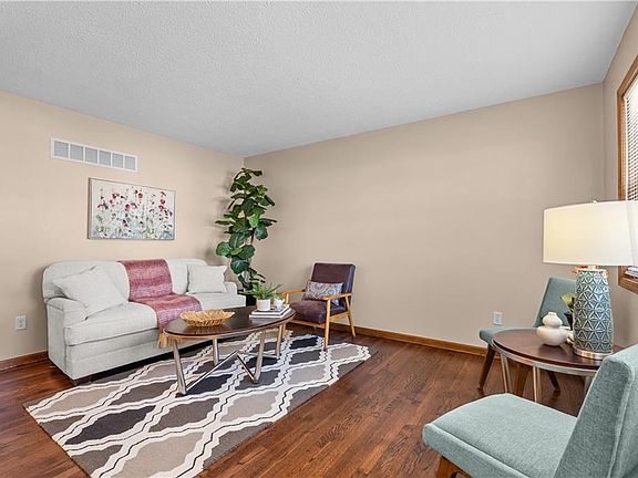 5th image of 715 SW 7th St