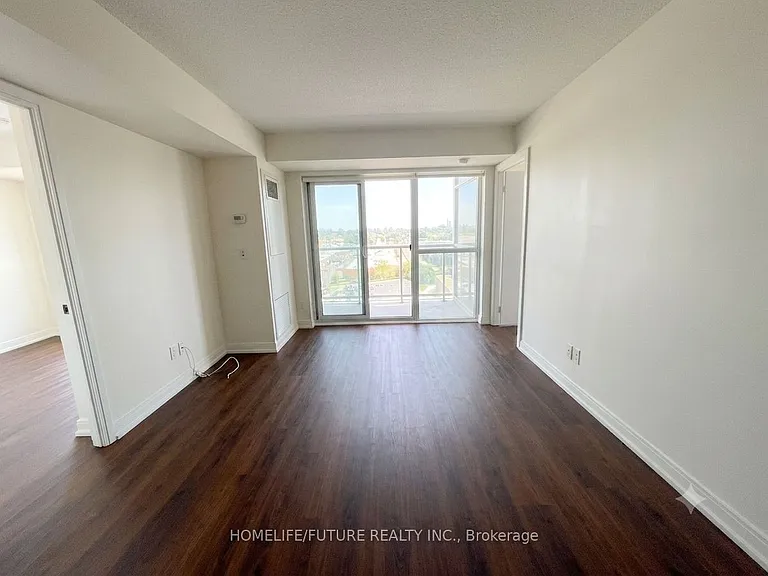 181 Village Green Sq #821 — Photo 4