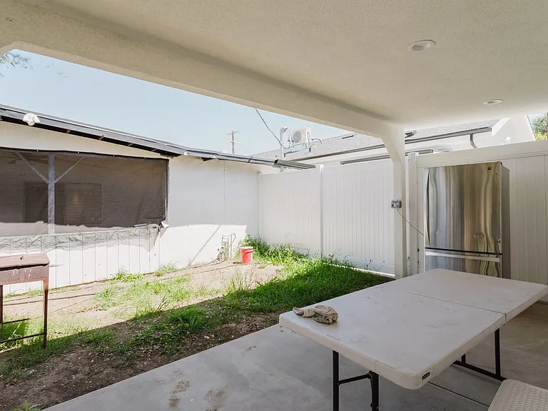16400 Donmetz St — Photo 30