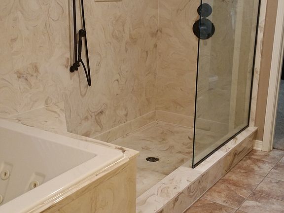 4th image of 903 Woodridge Cir