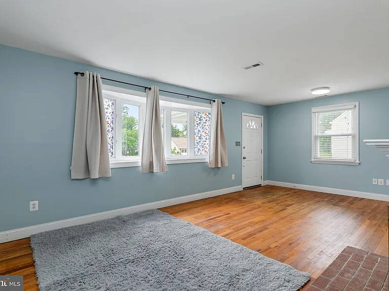 6823 Barrett Rd — Photo 8