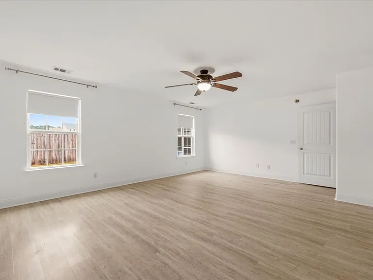 102 Old Mill Rd — Photo 36