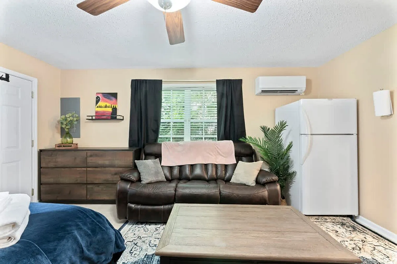 Studio, 1.0 bath, 592 sqft, $1,487 — Photo 2