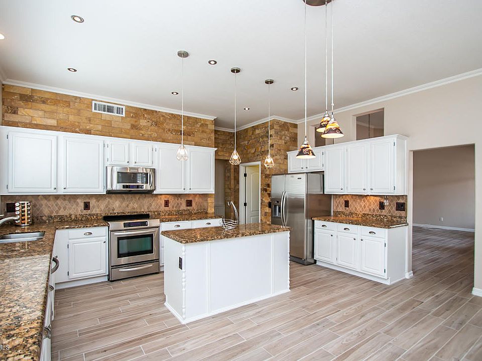 1st image of 2702 E Amberwood Dr