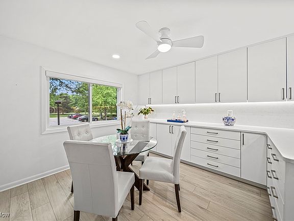 5th image of 140 Fox Hollow Dr APT 202C