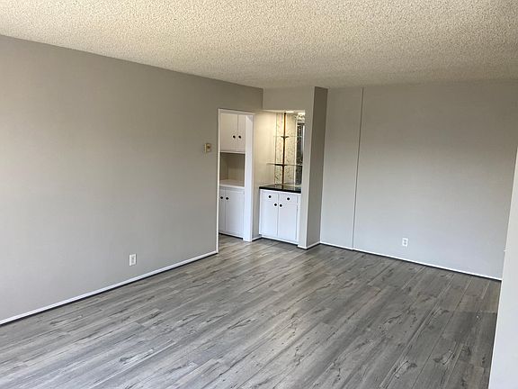 2nd image of 1836 N New Hampshire Ave APT 308
