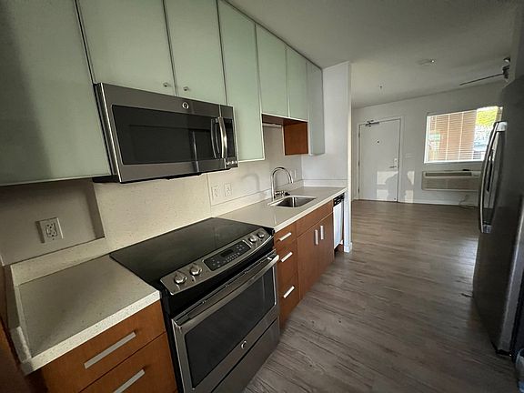 4th image of 1310 Pensacola St #403