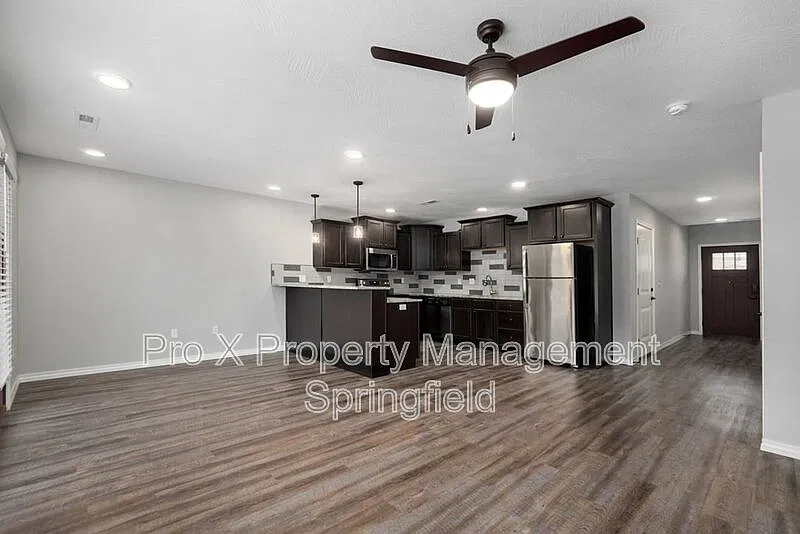 3 bed, 2.5 bath, 1460 sqft, $1,495 — Photo 4