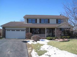 230 Beverly Ct, Schaumburg, IL 60193