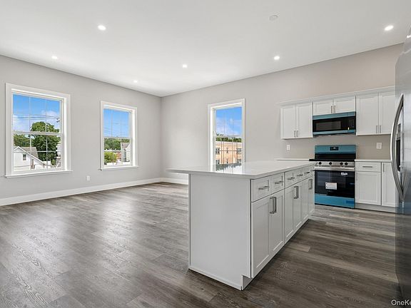 4th image of 153 Greenwich Ave #202