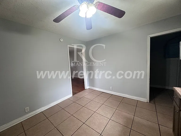 212 Logan St — Photo 7