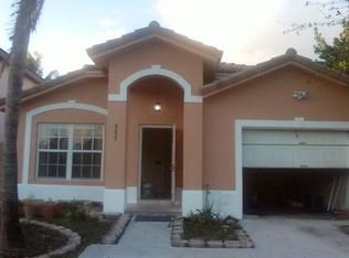 8827 SW 214th St, Cutler Bay, FL 33189