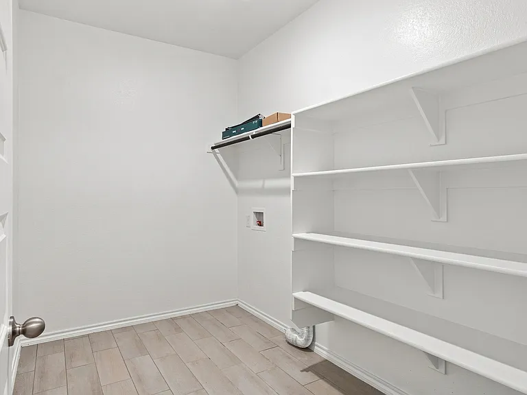 944 Ravenwood Ln — Photo 20