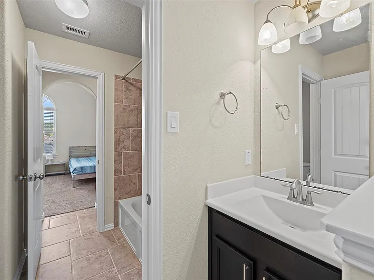 16127 Fairway Creek Cir — Photo 25
