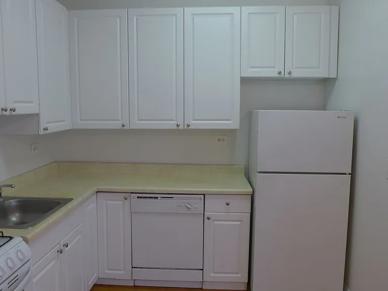 Lamon Courts Apartments — Photo 21