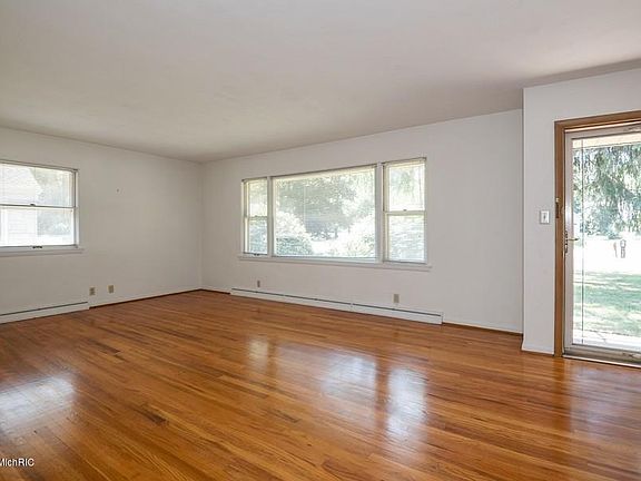 5th image of 535 W Napier Ave