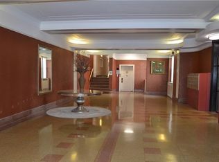 210 Martine Ave, White Plains, NY 10601