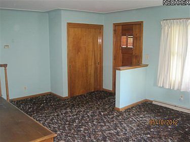 4th image of 956 Adrian Cir