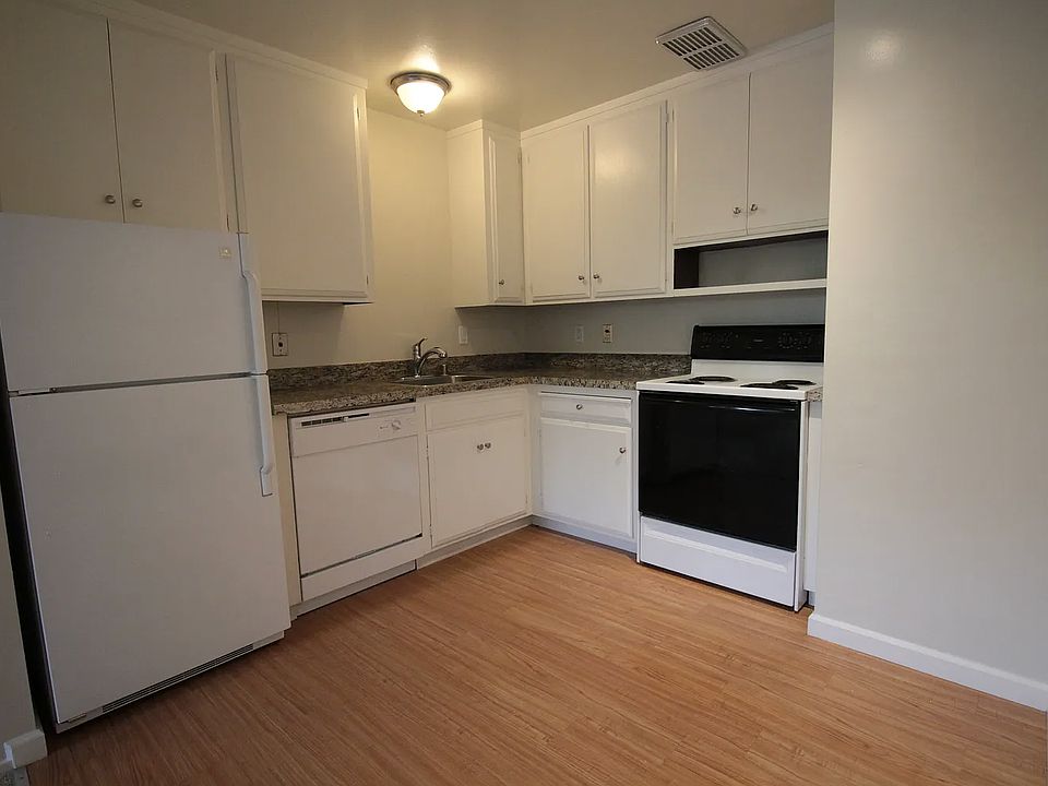 1st image of 1919 Garden Dr