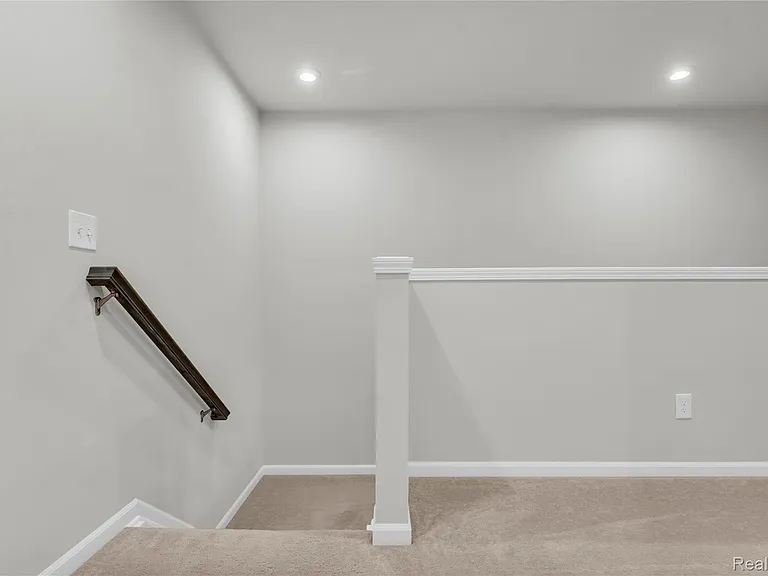 313 Strawberry Dr #5 — Photo 13