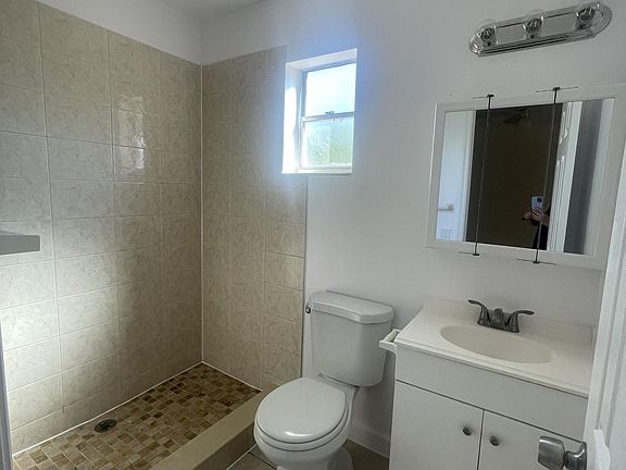 4th image of 2847 Jackson St #9