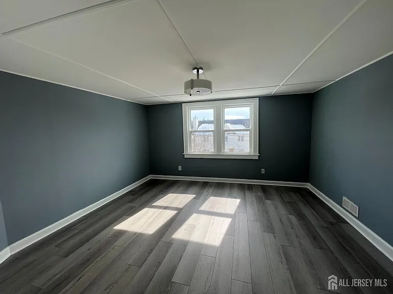 7 Bound Brook Ave — Photo 2
