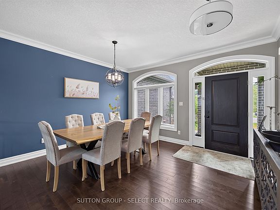 2nd image of 14 Mayapple Cres