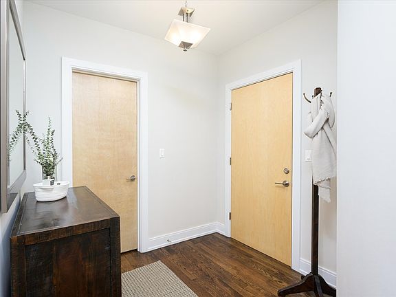 4th image of 1133 Chicago Ave #3W
