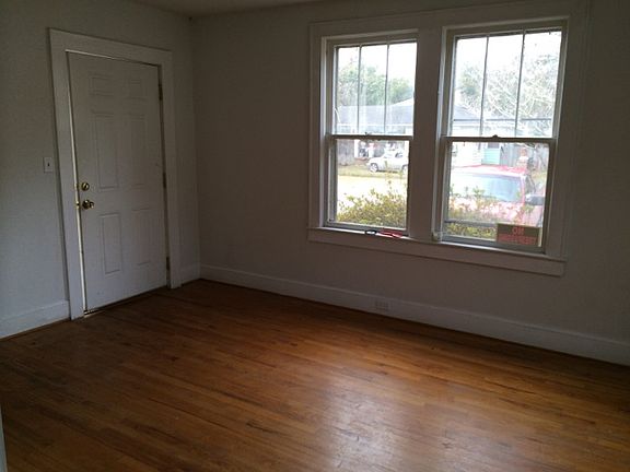 2nd image of 2617 Woodlawn Ave