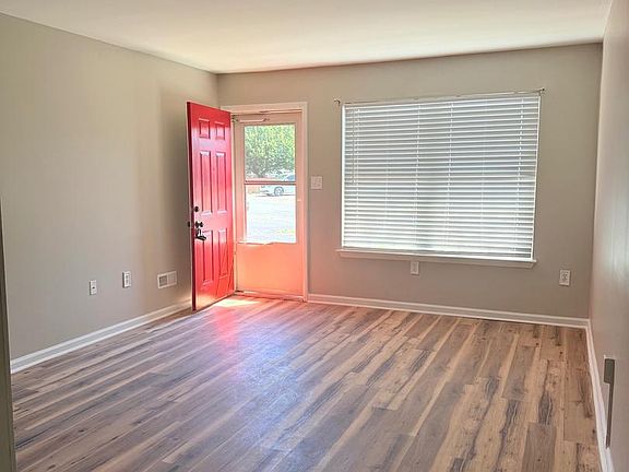 2nd image of 21 Boxelder Ln