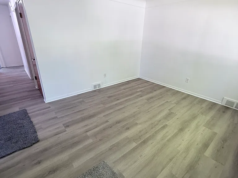 16101 Salem St — Photo 4