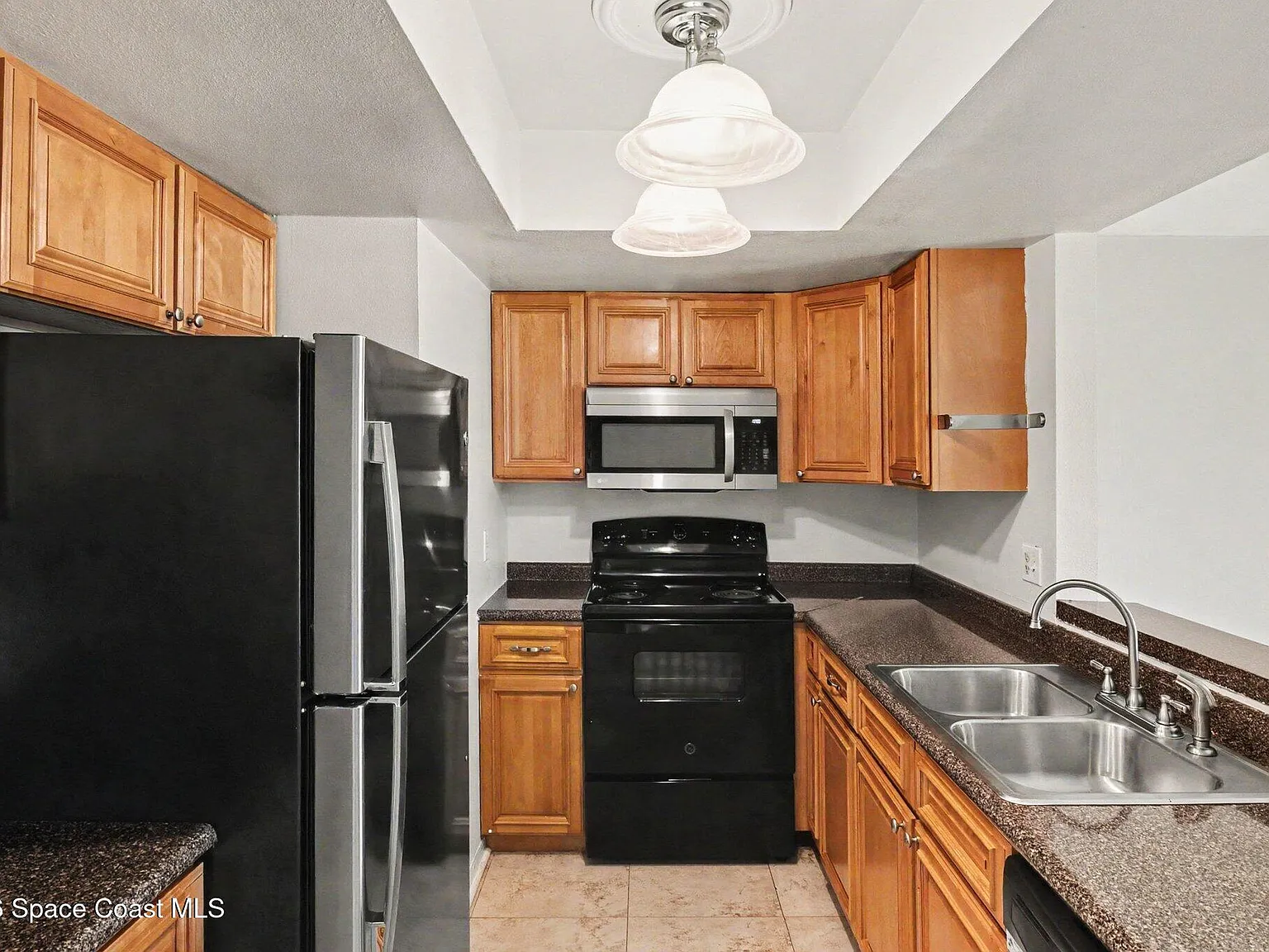 1 bed, 1.0 bath, 733 sqft, $1,350 — Photo 2