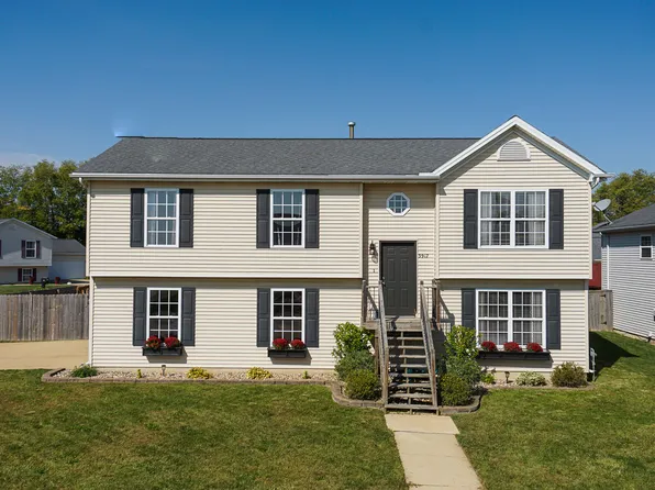 3917 Bluebell Dr, Bloomington, IL 61705