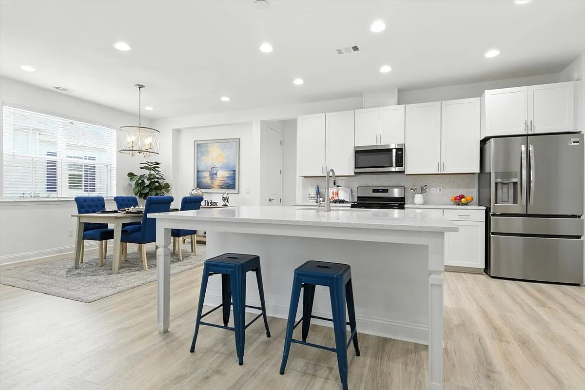 2 bed, 1378 sqft, $3,000 — Photo 4