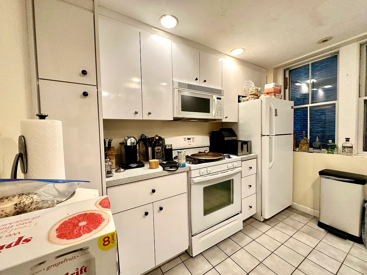 Building Photo - 108 Myrtle St #1A