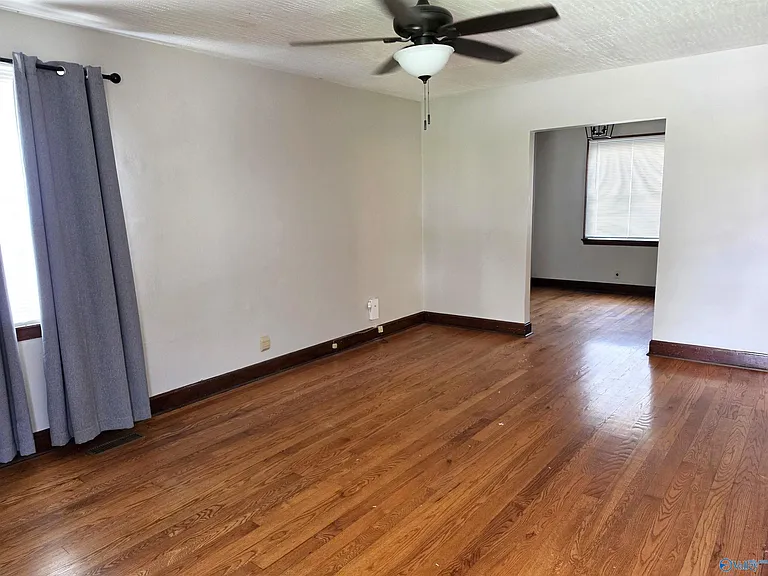 2007 Vanderbilt Cir SW — Photo 3