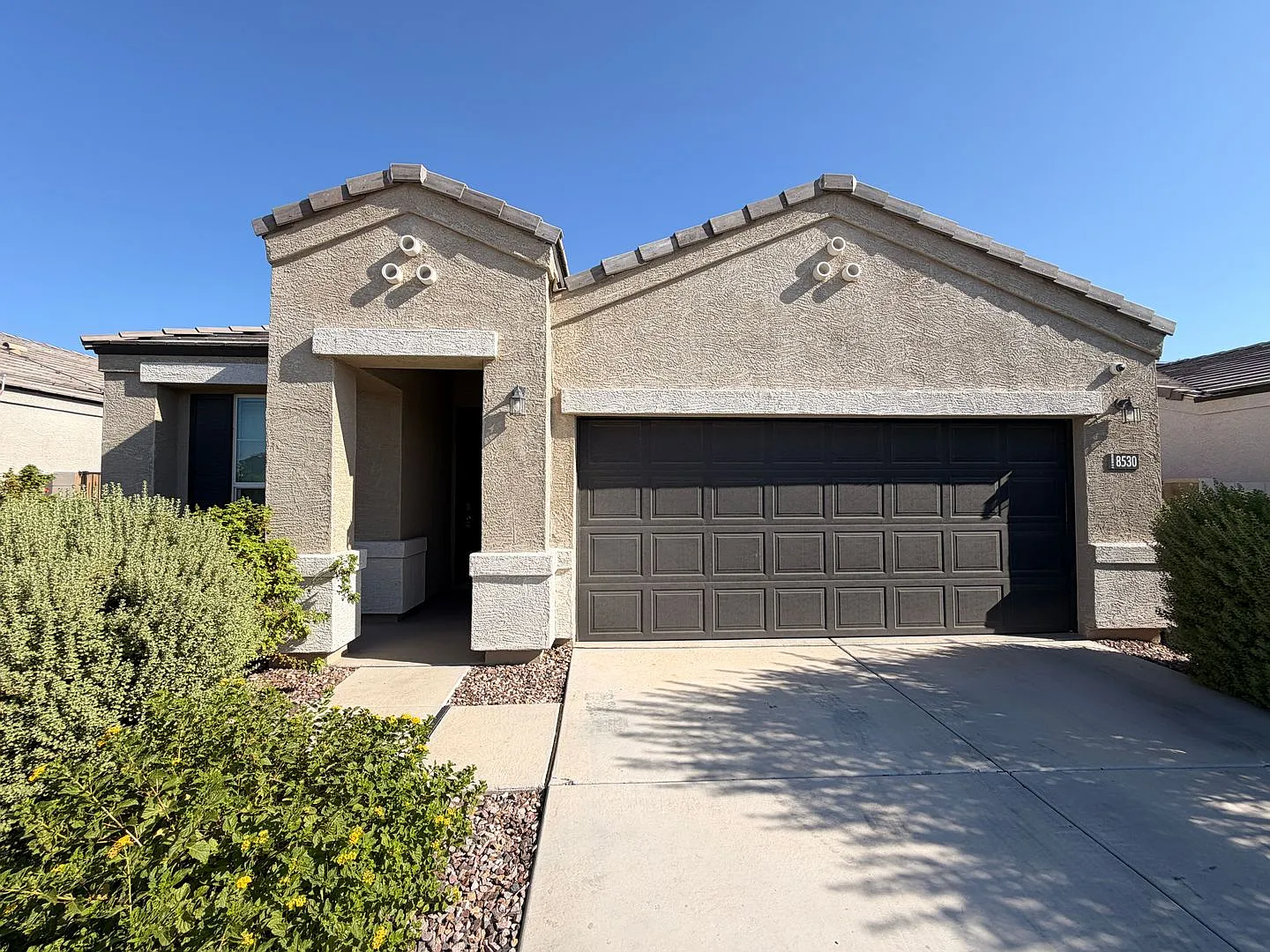 Beautifully Updated 3 Bed/2 Bath Home in Anthem at Merrill Ranch! — Photo 1