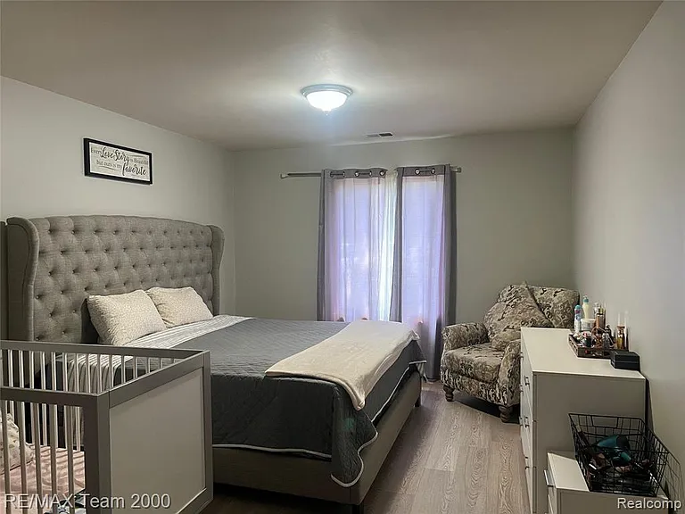 8049 Fenton St — Photo 7