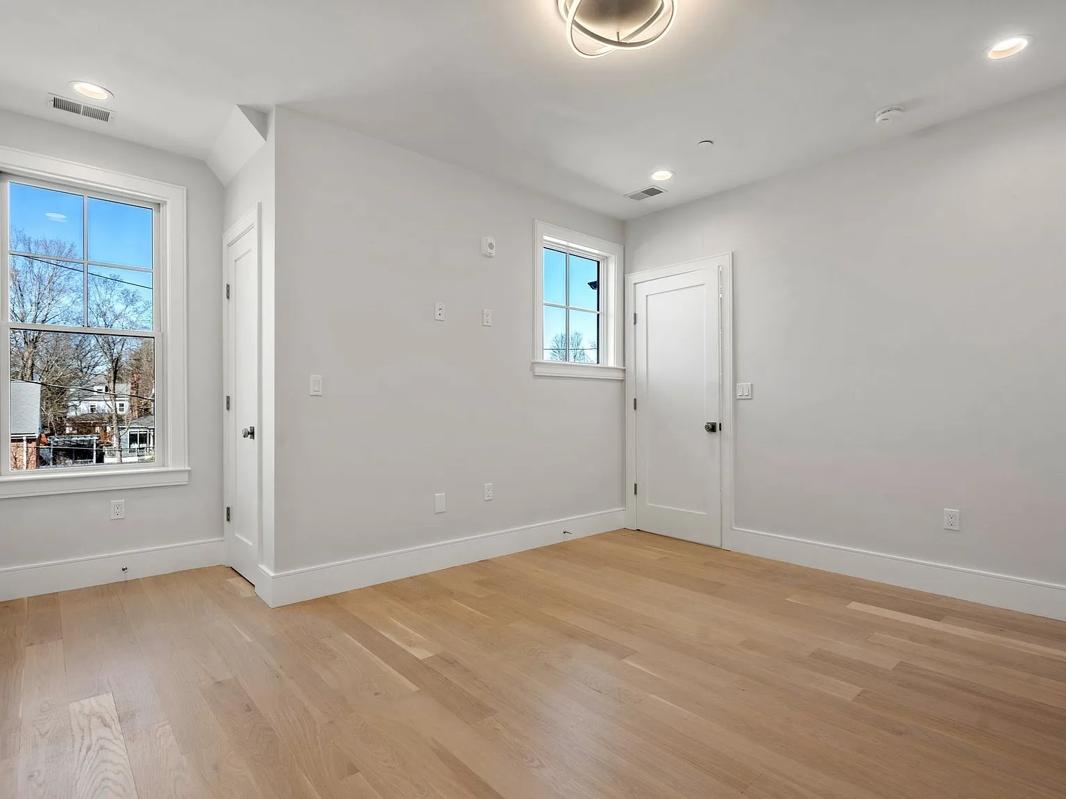 4 bed, 3405 sqft, $9,800 — Photo 1
