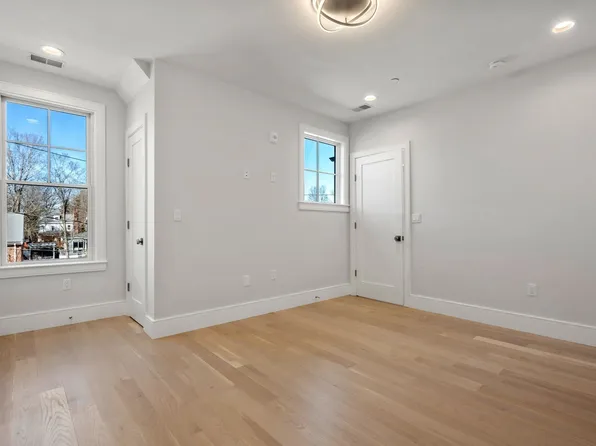 4 Knowles St #4, Newton Center, MA 02459