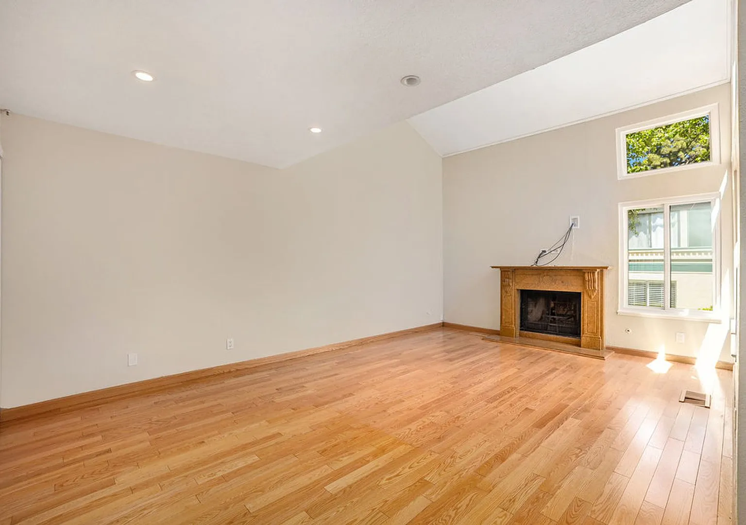 109 Carob Lane - 4++ bedroom | 3.5 bath | Single family home — Photo 3