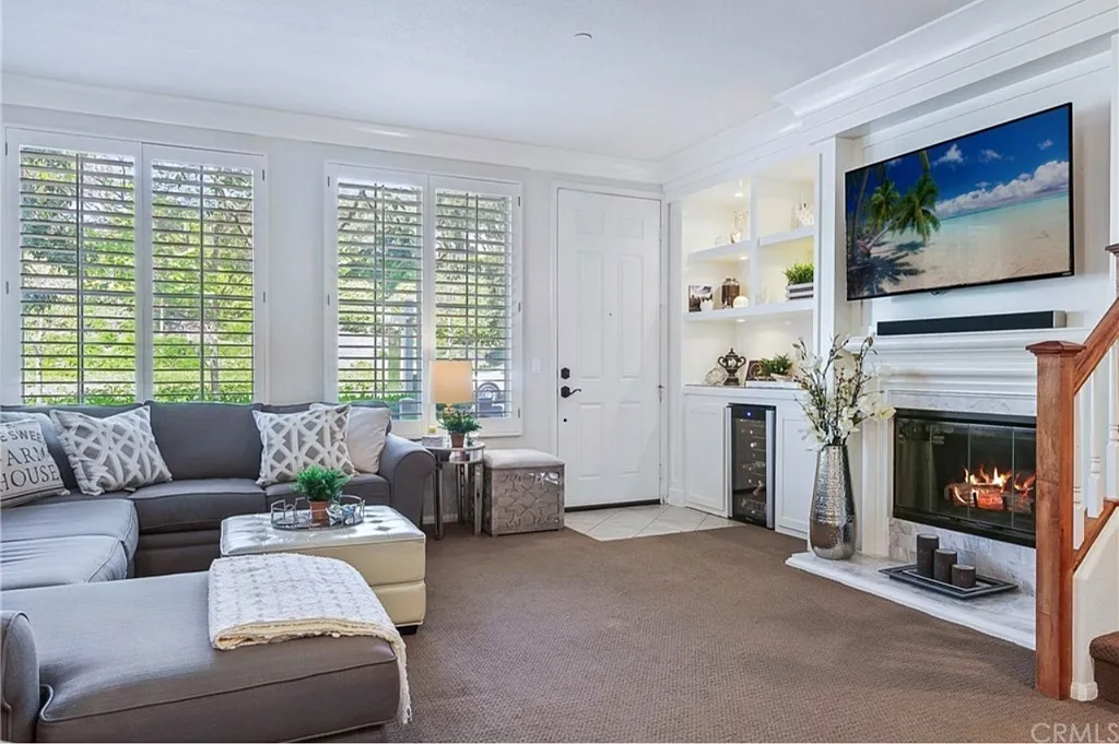 2 bed, 2.5 bath, 1327 sqft, $3,850 — Photo 4