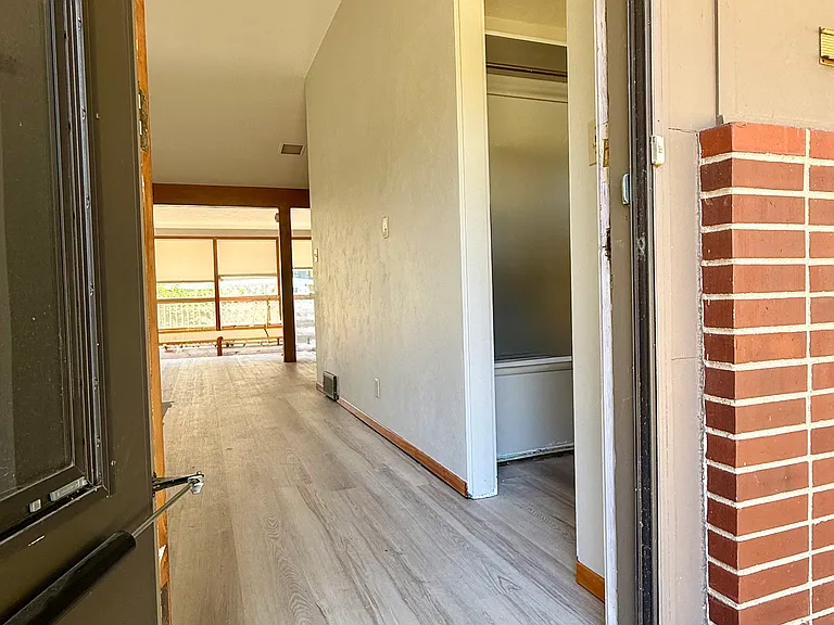 503 Hessel Blvd — Photo 19