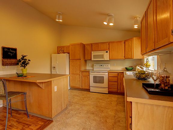 4th image of 1128 Villanova St NE