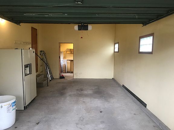 2nd image of 203 N Jefferson St