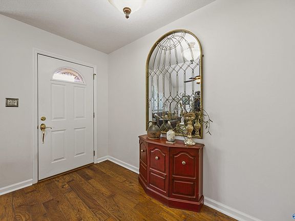 2nd image of 108 Longleaf Ln