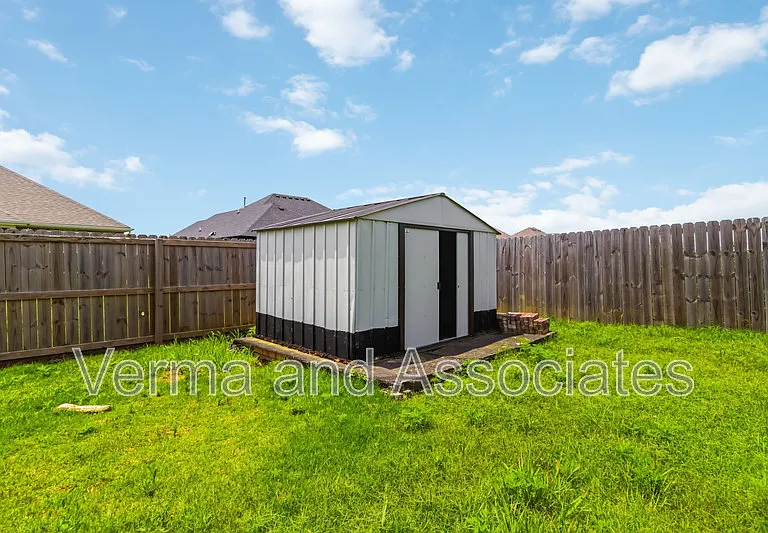 931 E Skyline Loop — Photo 12