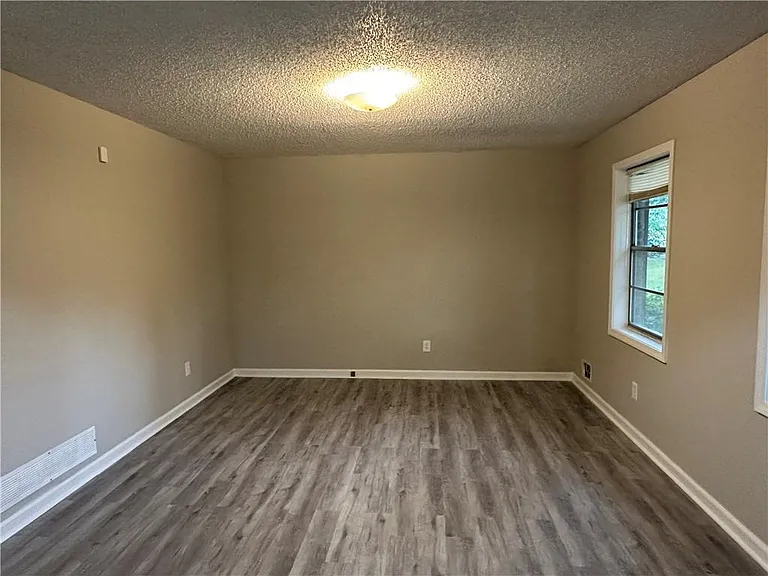422 Emmett St — Photo 3