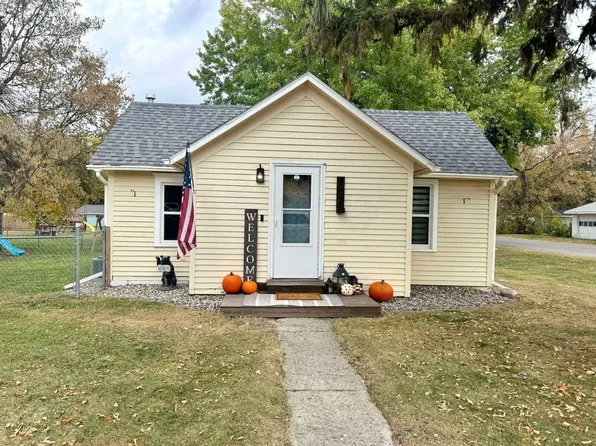 702 1st St, Hawley, MN 56549